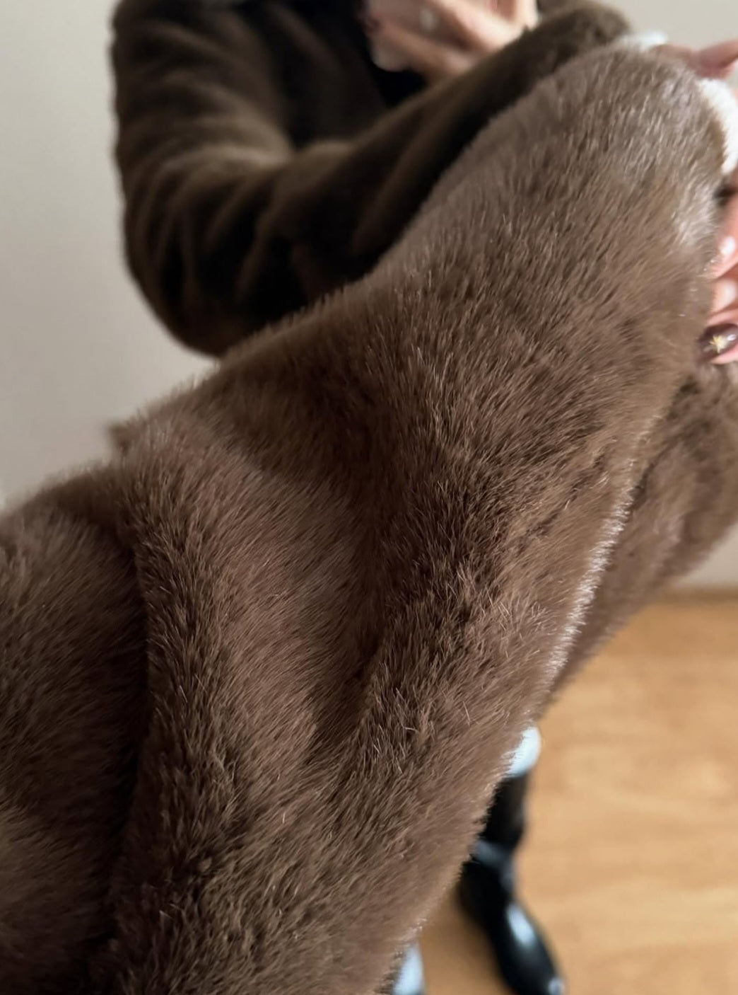 LUNA – Umhüllende Kunstfelljacke