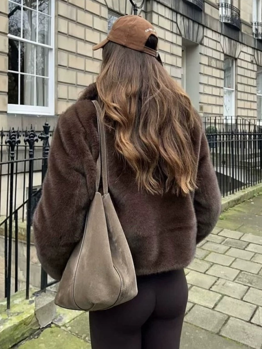 LUNA – Umhüllende Kunstfelljacke