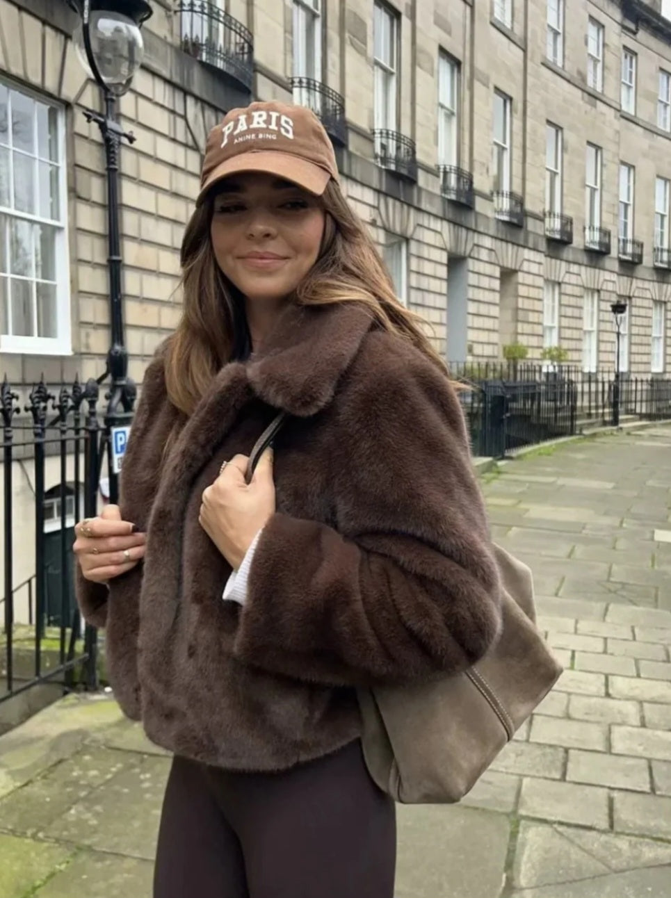 LUNA – Umhüllende Kunstfelljacke